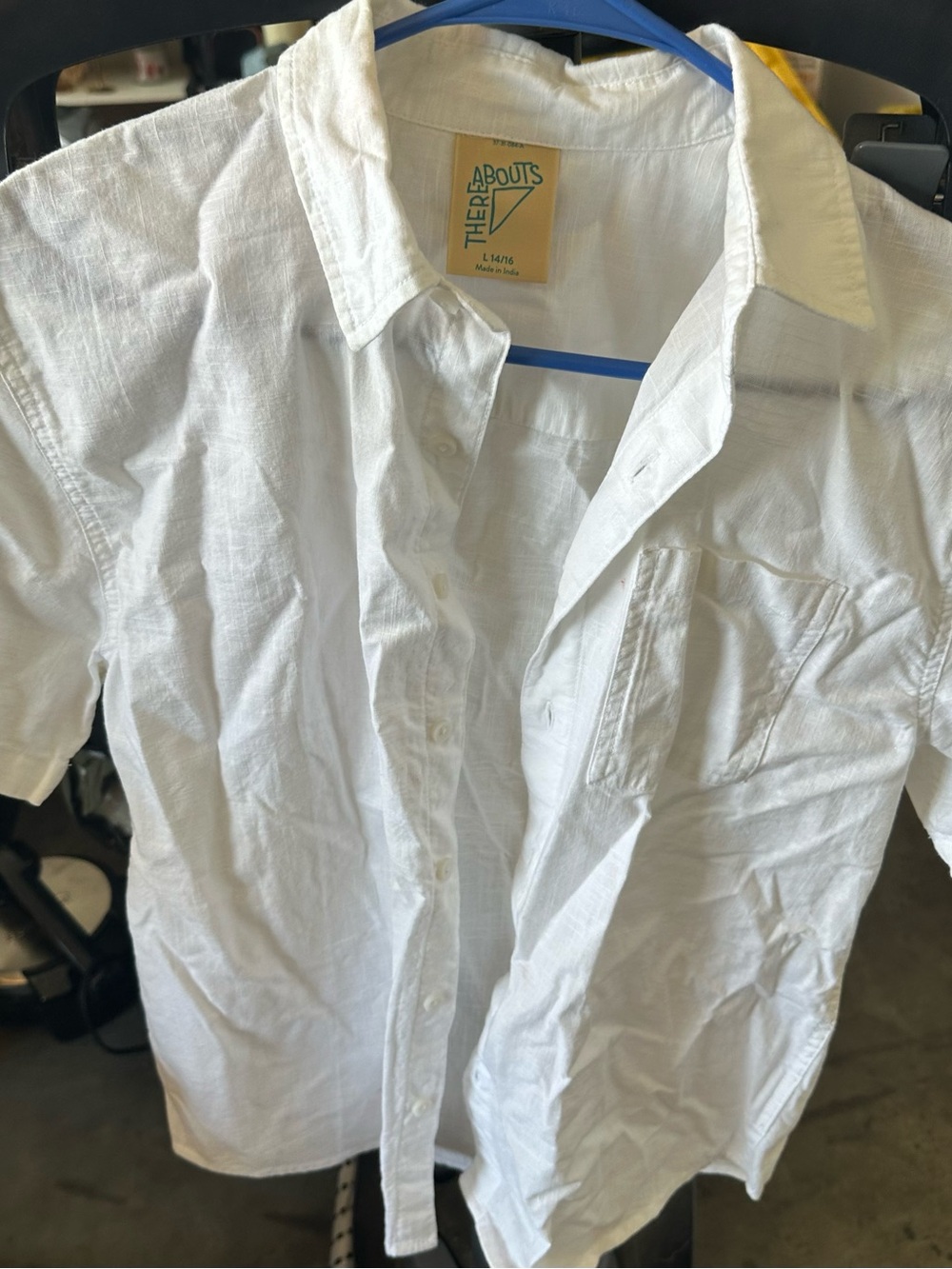 This white Thereabouts short-sleeve button-up shirt features a structured collar